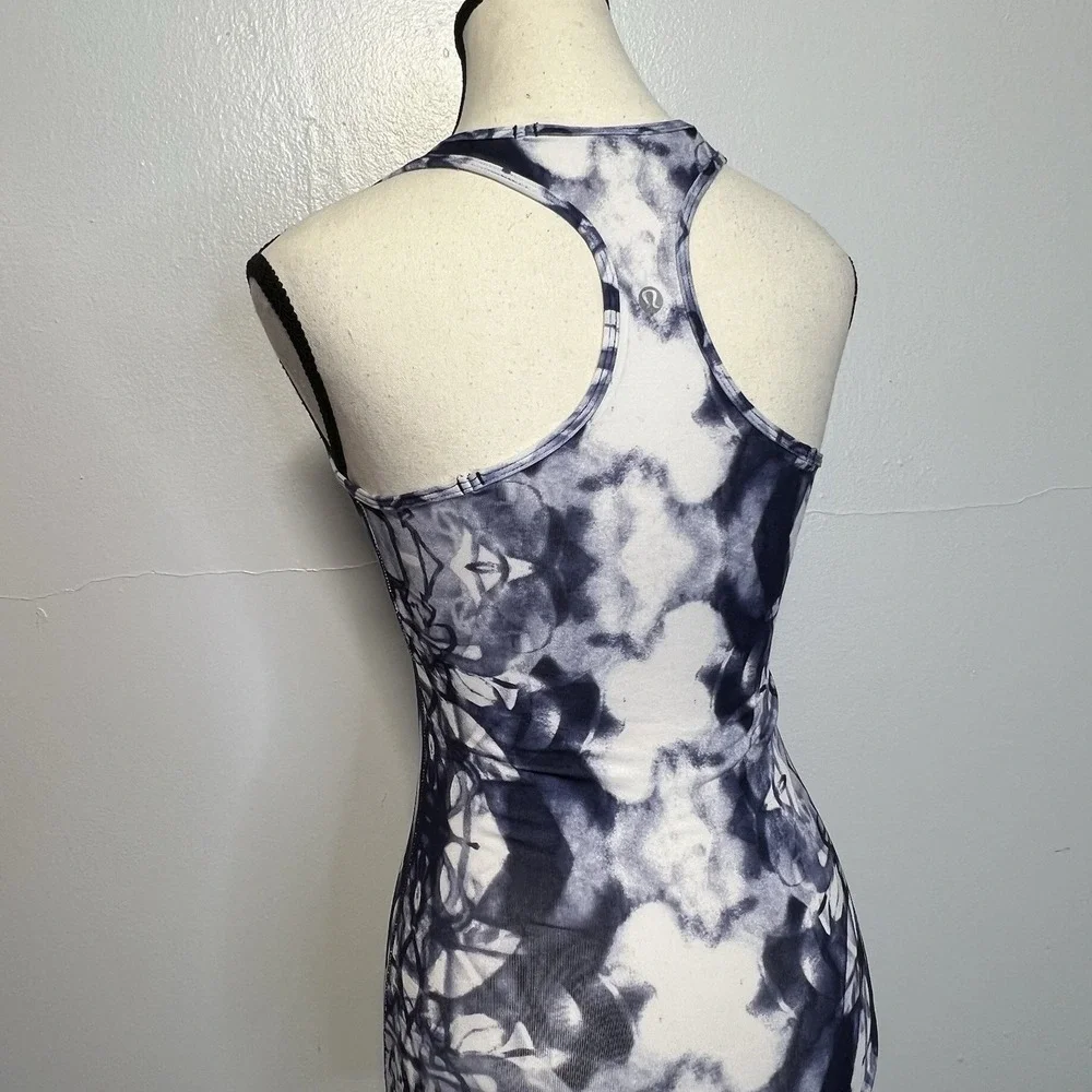 Lululemon Cool Racerback Tank Top Women's Sz 2‎ White Blue Tie Dye
